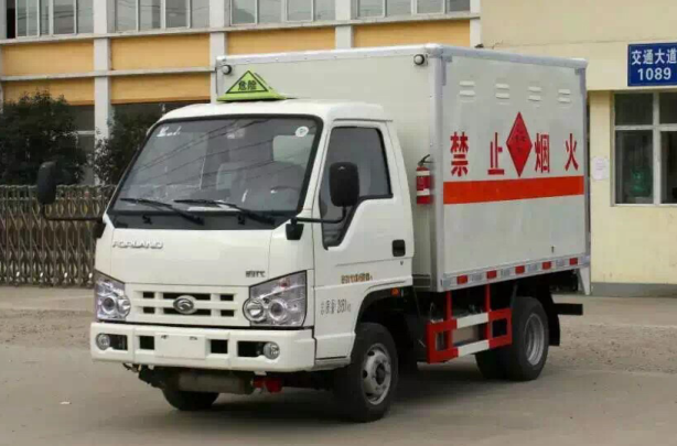 2.68時(shí)代中馳易燃液體廂式車