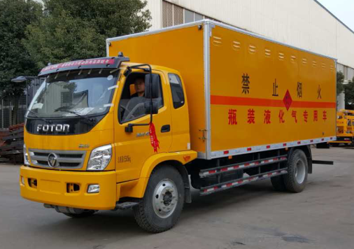 6.2米福田排半易燃液體廂式車(chē)