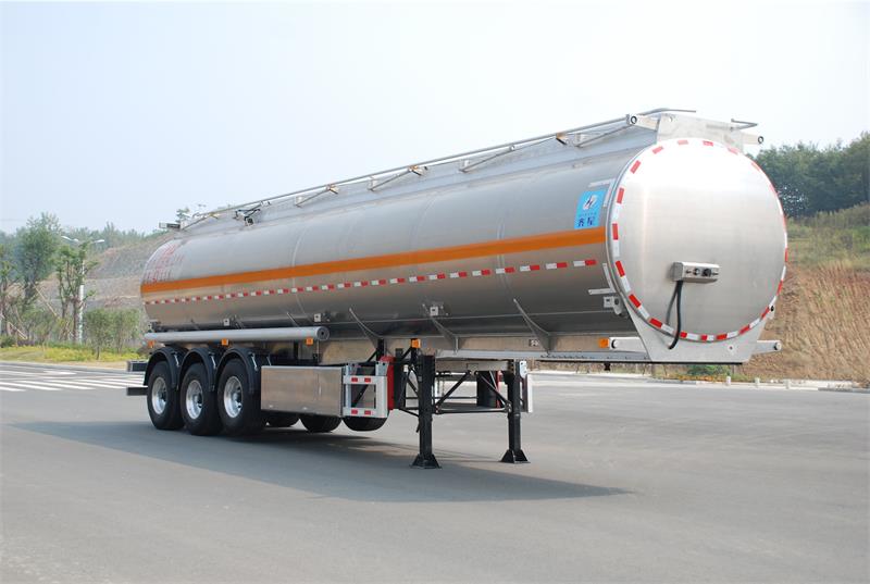 43方鋁合金液態(tài)食品運(yùn)輸半掛車(chē)